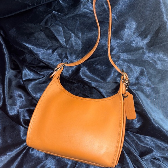 Sportscoach Tan Leather Shoulder Bag - Picture 9 of 17
